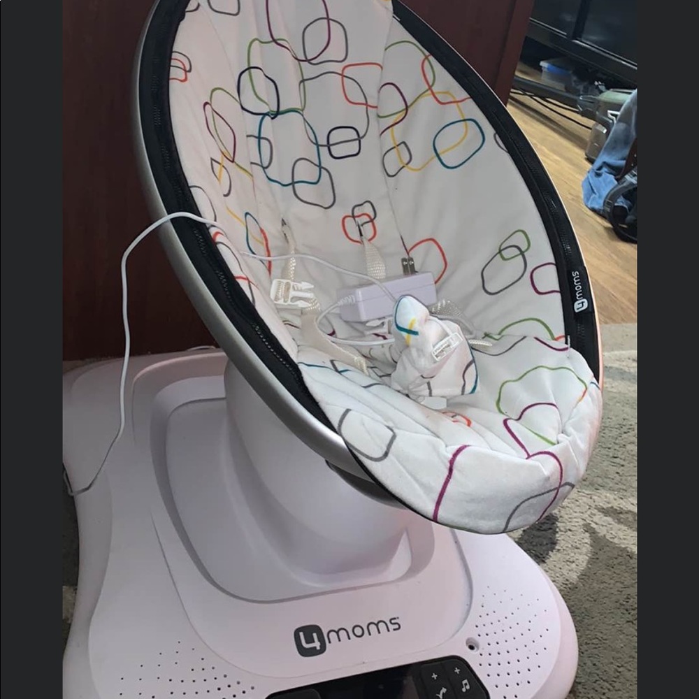 4 mom swing